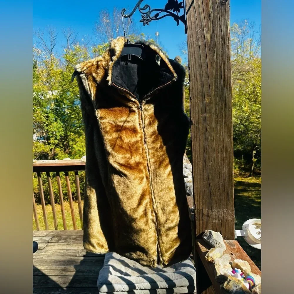 Montana Co. Fur Long Vest 20”p2p 31” long sz M/L reversible - Picture 3 of 9